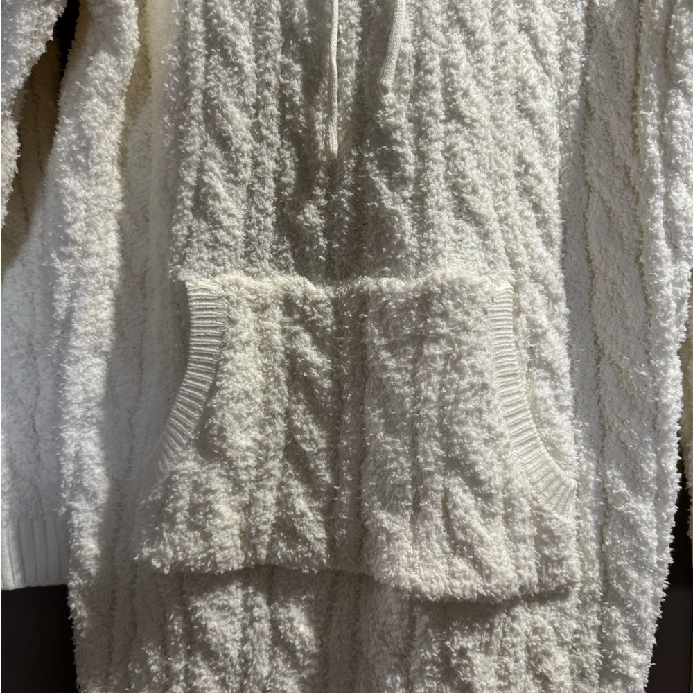 Cozy off White Knit Hooded Sweater new without tags - Picture 2 of 8